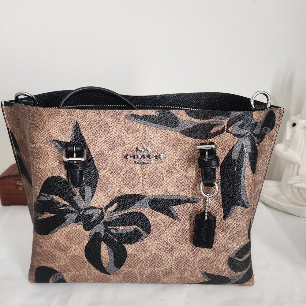 Coach Mollie Tote Bag 25 In Signature Canvas With Bow Print